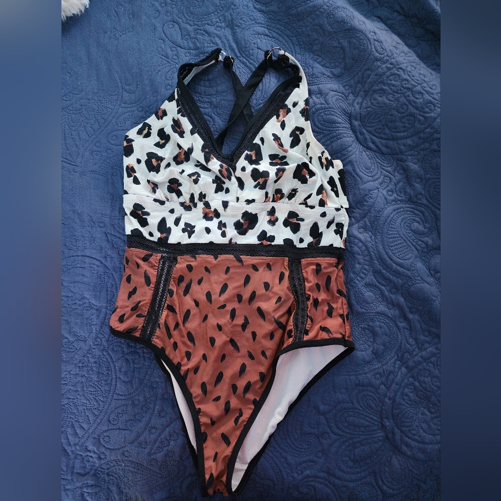 High quality flattering 1 piece 16/18